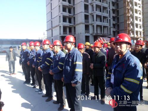 項(xiàng)管二處怡然家園住宅小區(qū)地下車庫封頂